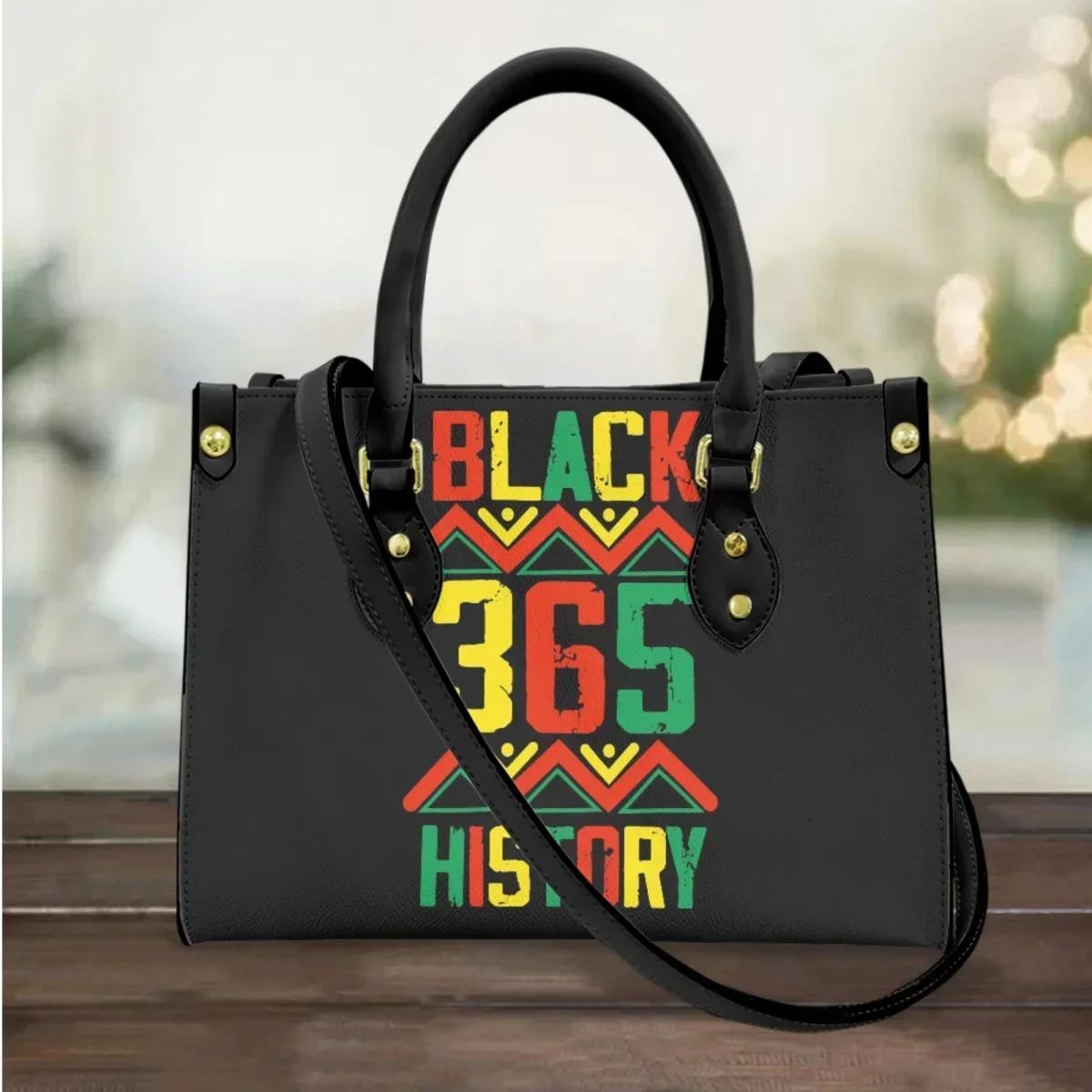 Сумка через плечо из искусстве – обзор и цена Women Fashion History